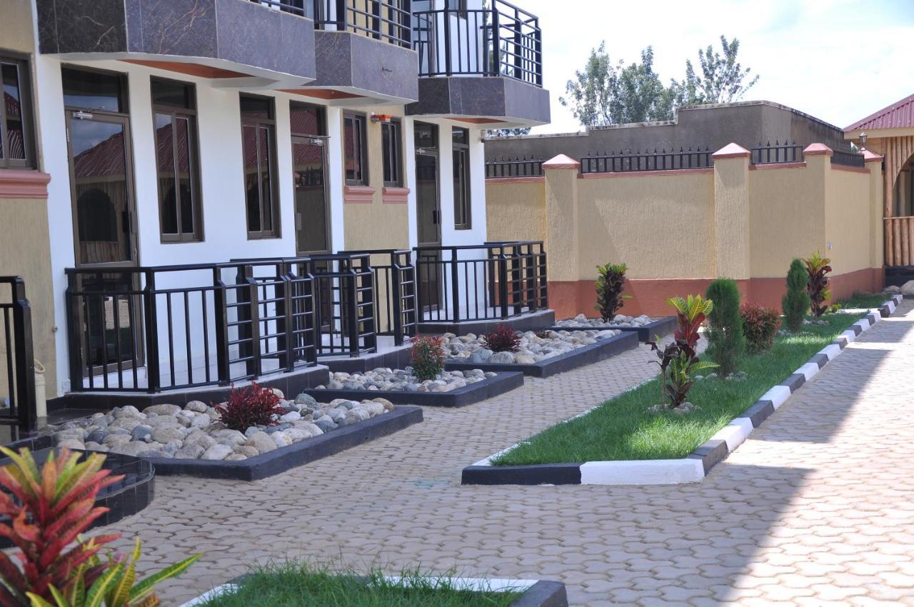 Golden View Hotel Ibanda Bagian luar foto