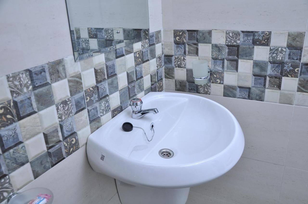 Golden View Hotel Ibanda Bagian luar foto
