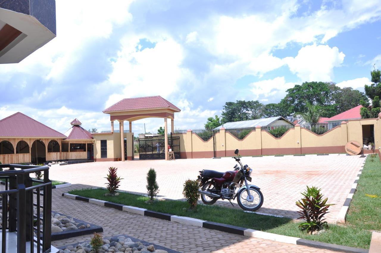 Golden View Hotel Ibanda Bagian luar foto