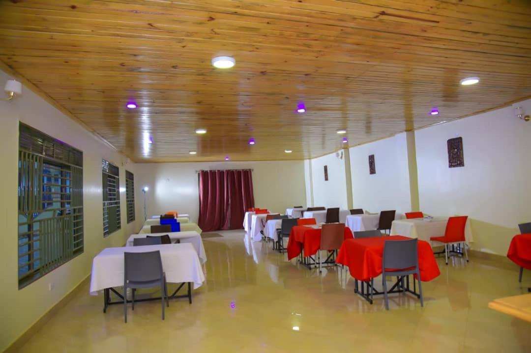 Golden View Hotel Ibanda Bagian luar foto