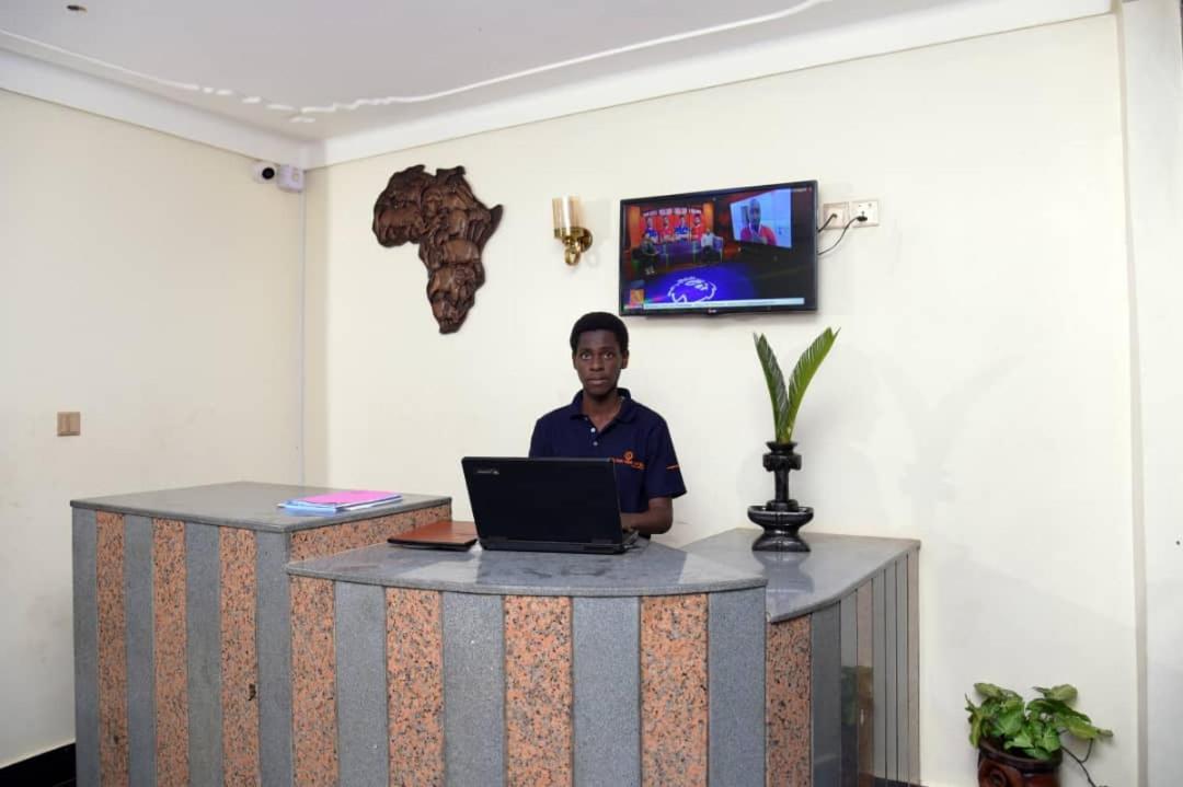 Golden View Hotel Ibanda Bagian luar foto