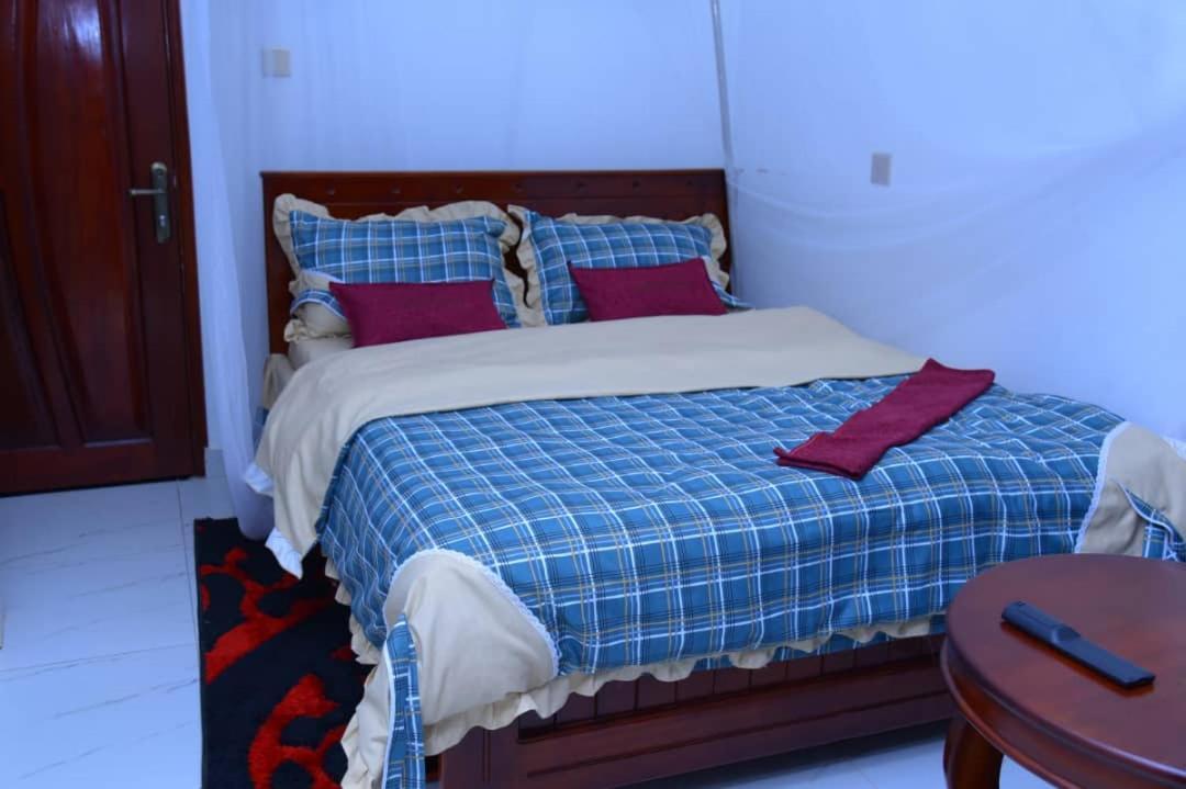 Golden View Hotel Ibanda Bagian luar foto
