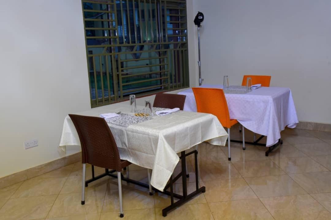 Golden View Hotel Ibanda Bagian luar foto