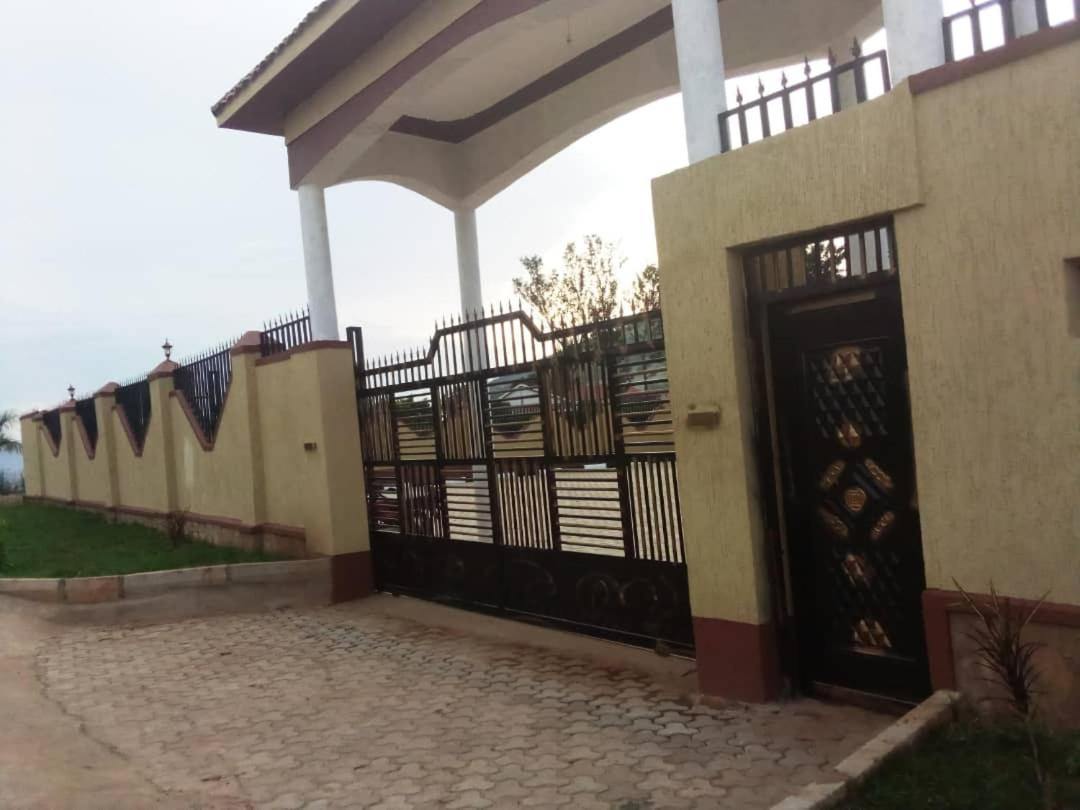 Golden View Hotel Ibanda Bagian luar foto