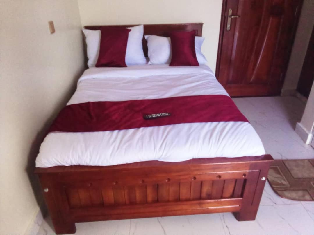 Golden View Hotel Ibanda Bagian luar foto