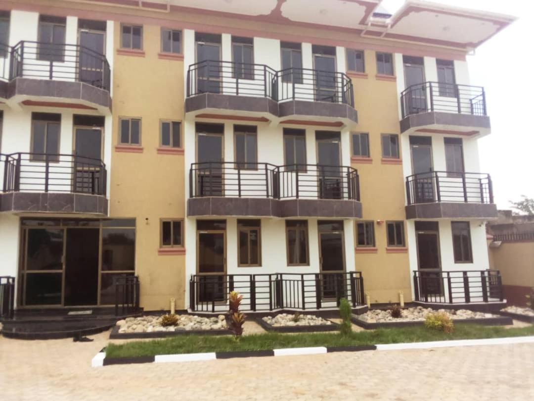 Golden View Hotel Ibanda Bagian luar foto